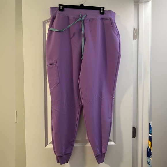 Figs XL Women’s Lavender Joggers - Picture 1 of 3